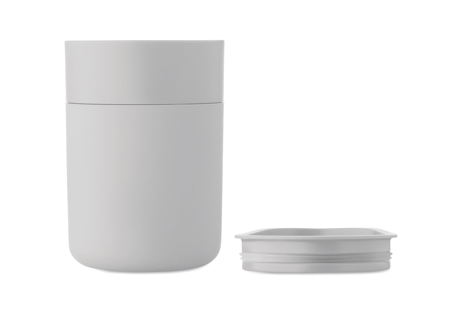 PP-Becher mit Silikonhülle und Schiebedeckel aus PP. Füllmenge: 330 ml. Da der