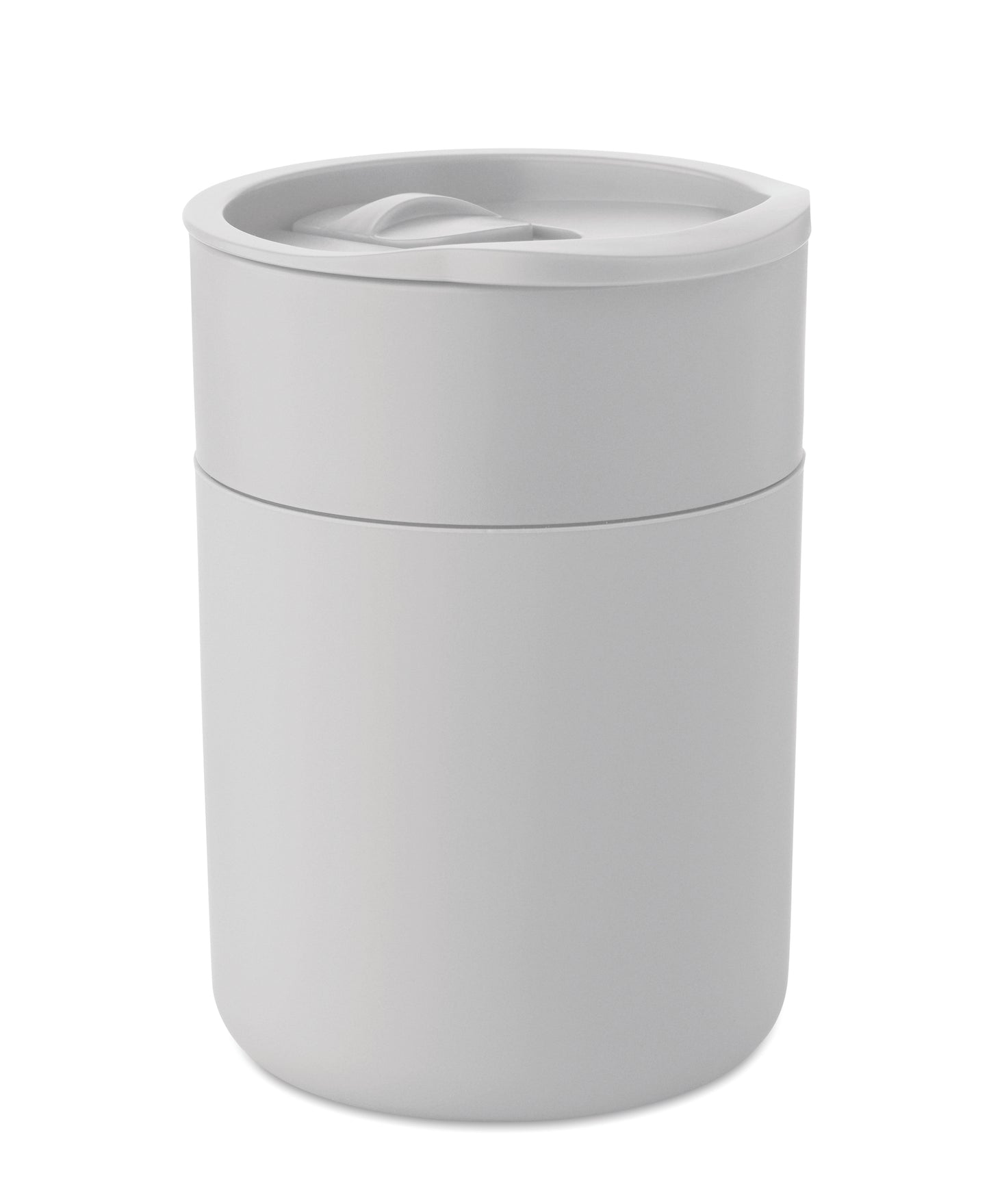 PP-Becher mit Silikonhülle und Schiebedeckel aus PP. Füllmenge: 330 ml. Da der