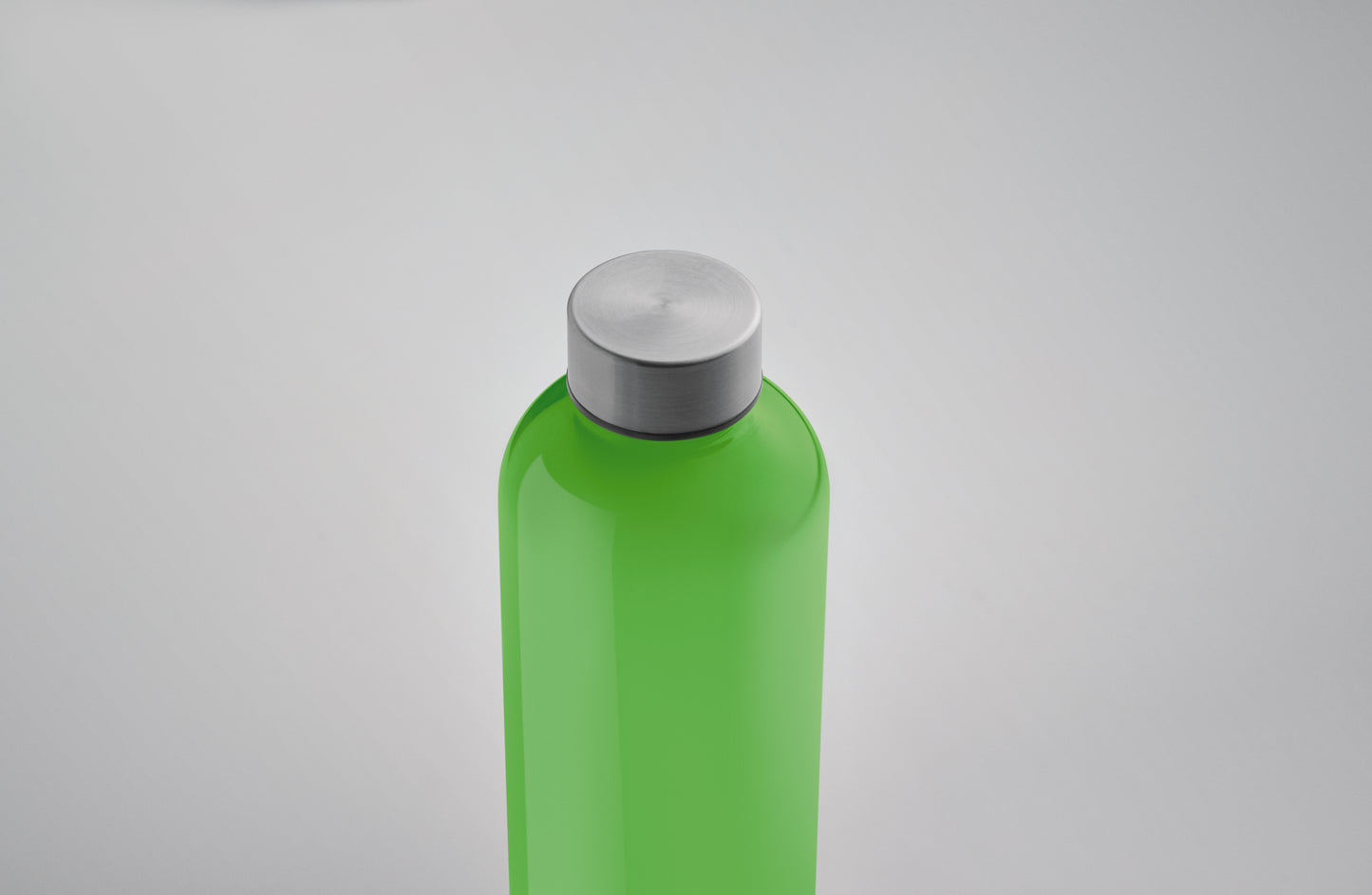 Trinkflasche aus RPET. Auslaufsicher. Füllmenge: 1000 ml.