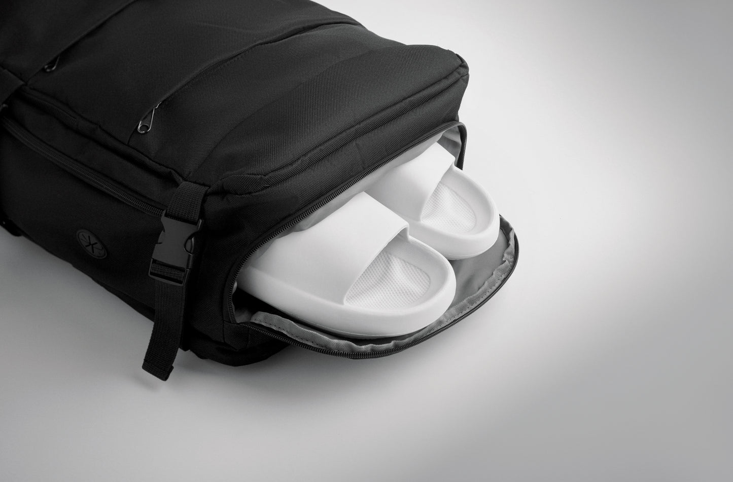 Erweiterbarer Rucksack in Kabinengröße aus 600D RPET-Polyester mit PU-Beschichtung. 180°-Öffnung. Gepolstertes 15''-Laptopfach