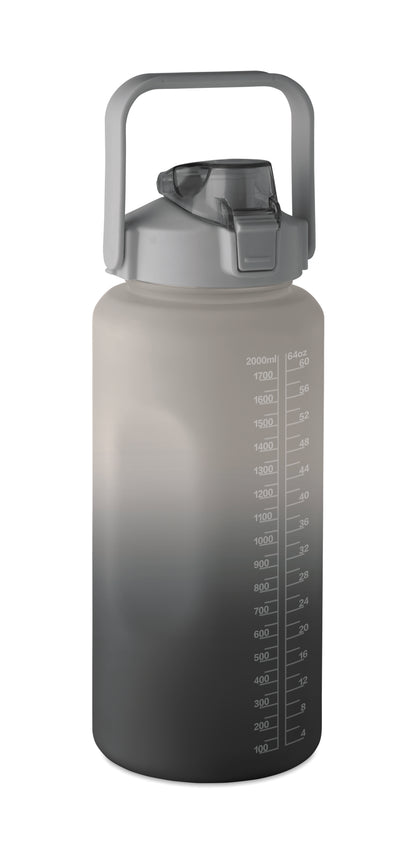 Trinkflasche aus RPET. Motivierende Zeitmarkierung einhändig zu öffnender Flip-Top-Deckel Trinkhalm Sicherheitsverschluss und