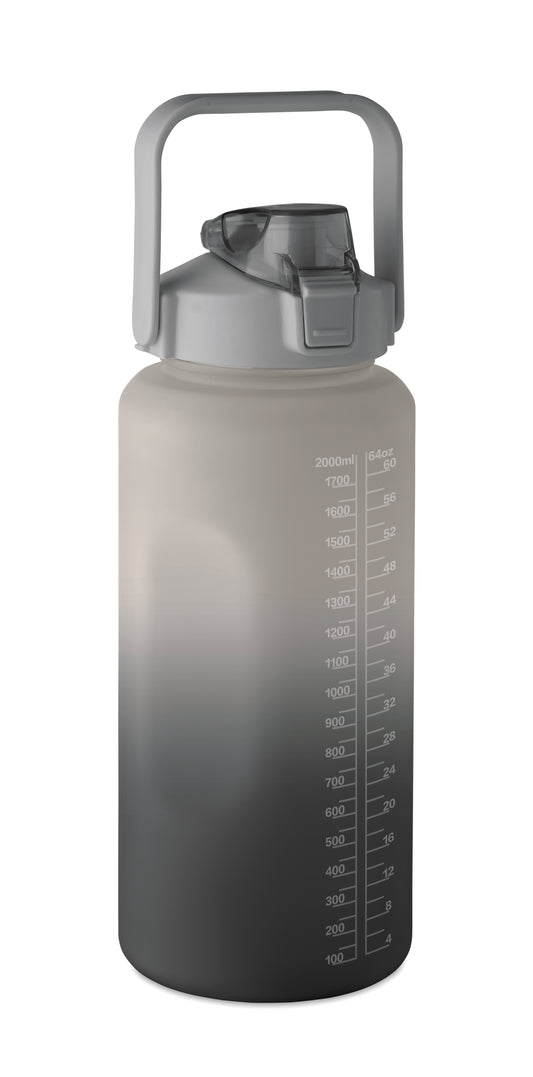Trinkflasche aus RPET. Motivierende Zeitmarkierung einhändig zu öffnender Flip-Top-Deckel Trinkhalm Sicherheitsverschluss und