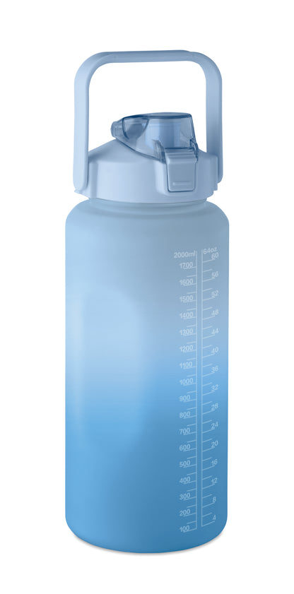Trinkflasche aus RPET. Motivierende Zeitmarkierung einhändig zu öffnender Flip-Top-Deckel Trinkhalm Sicherheitsverschluss und