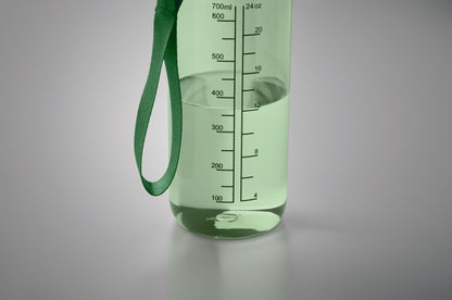 Trinkflasche aus RPET. Integrierter Trinkhalm weiches Silikonmundstück motivierende Zeitmarkierung einhändig zu öffnender