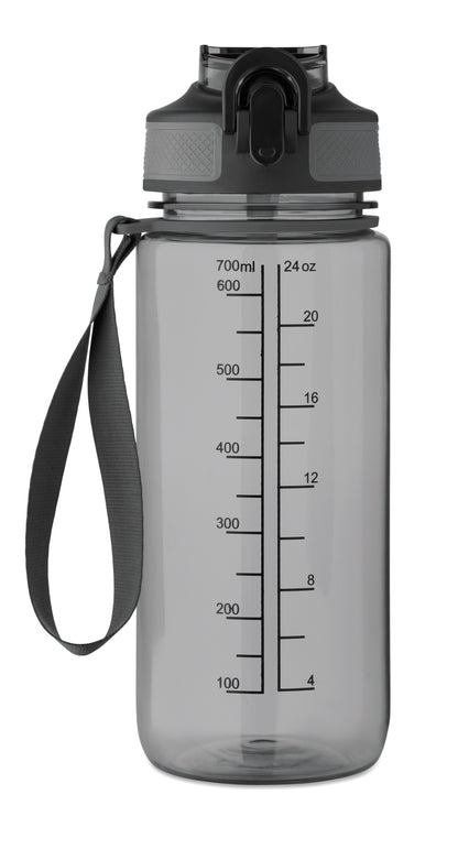Trinkflasche aus RPET. Integrierter Trinkhalm weiches Silikonmundstück motivierende Zeitmarkierung einhändig zu öffnender