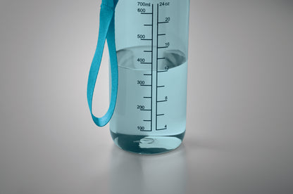 Trinkflasche aus RPET. Integrierter Trinkhalm weiches Silikonmundstück motivierende Zeitmarkierung einhändig zu öffnender
