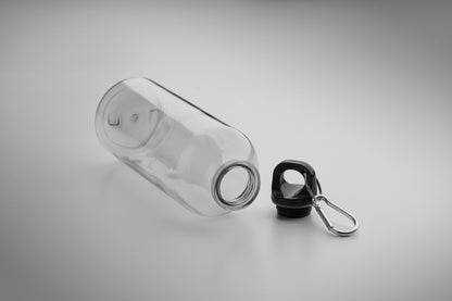 Trinkflasche aus RPET mit Karabiner. Füllmenge: 500 ml. Der Karabiner ist NICHT