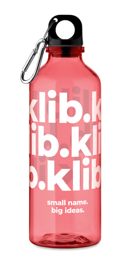 Trinkflasche aus RPET mit Karabiner. Füllmenge: 500 ml. Der Karabiner ist NICHT