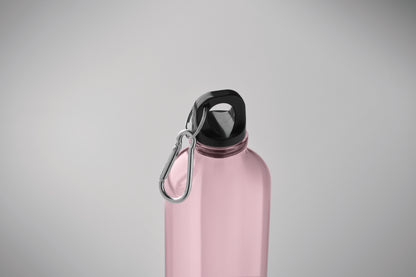 Trinkflasche aus RPET mit Karabiner. Füllmenge: 500 ml. Der Karabiner ist NICHT