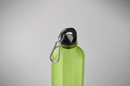 Trinkflasche aus RPET mit Karabiner. Füllmenge: 500 ml. Der Karabiner ist NICHT