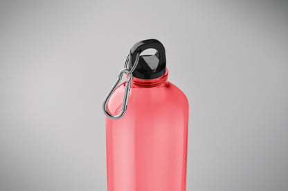 Trinkflasche aus RPET mit Karabiner. Füllmenge: 750 ml. Der Karabiner ist NICHT