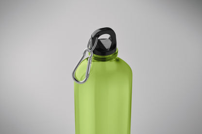 Trinkflasche aus RPET mit Karabiner. Füllmenge: 750 ml. Der Karabiner ist NICHT