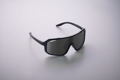 Sport-Sonnenbrille mit verspiegelten Gläsern. UV400-Schutz.