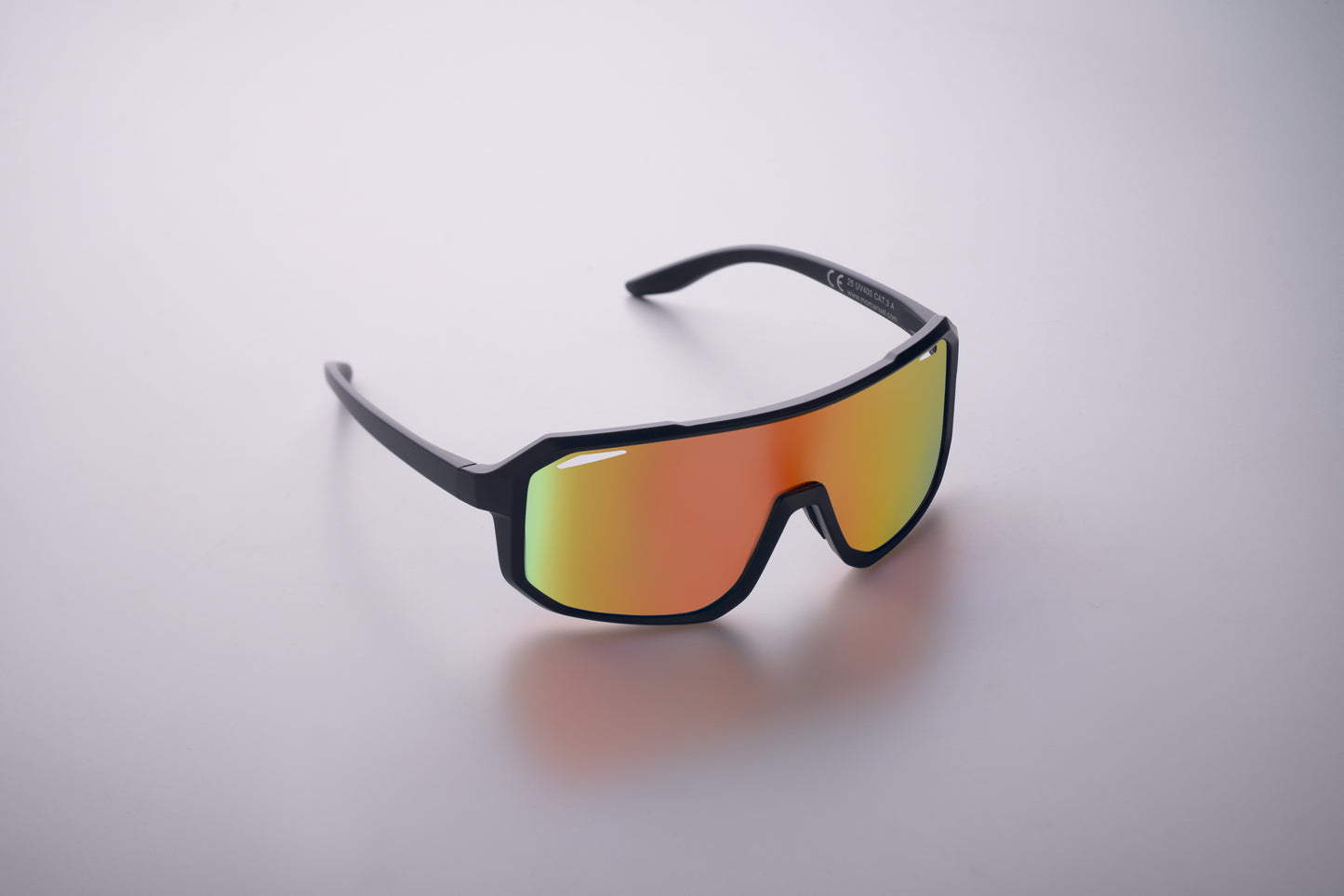 Sport-Sonnenbrille mit verspiegelten Gläsern. UV400-Schutz.