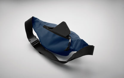 Gürteltasche aus 600D RPET-Polyester mit Reißverschluss-Hauptfach und verstecktem Reißverschlussfach auf der Rückseite.