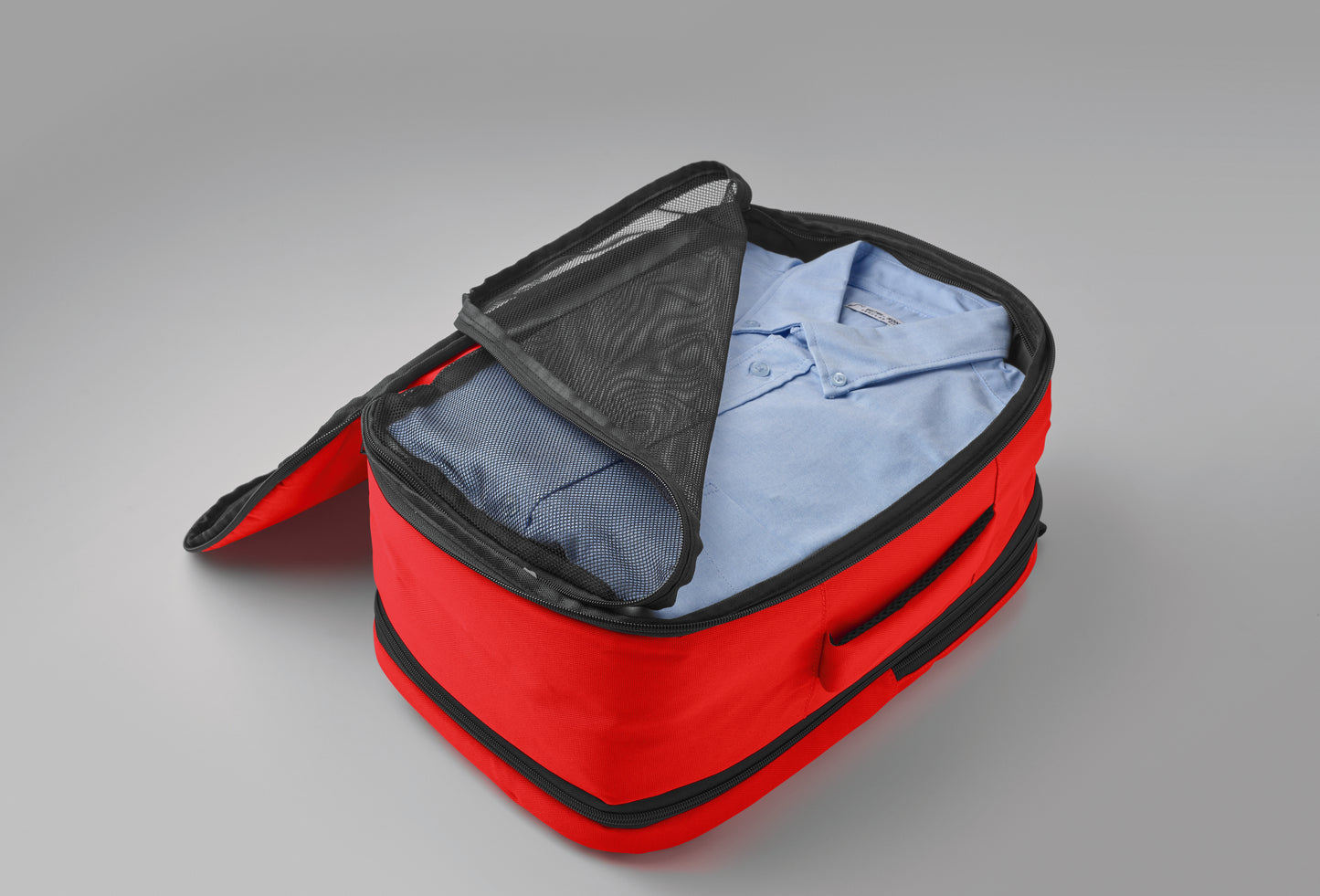 Erweiterbarer Rucksack in Kabinengröße aus 600D RPET-Polyester. 180°-Öffnung. Hauptfach mit zwei Fächern