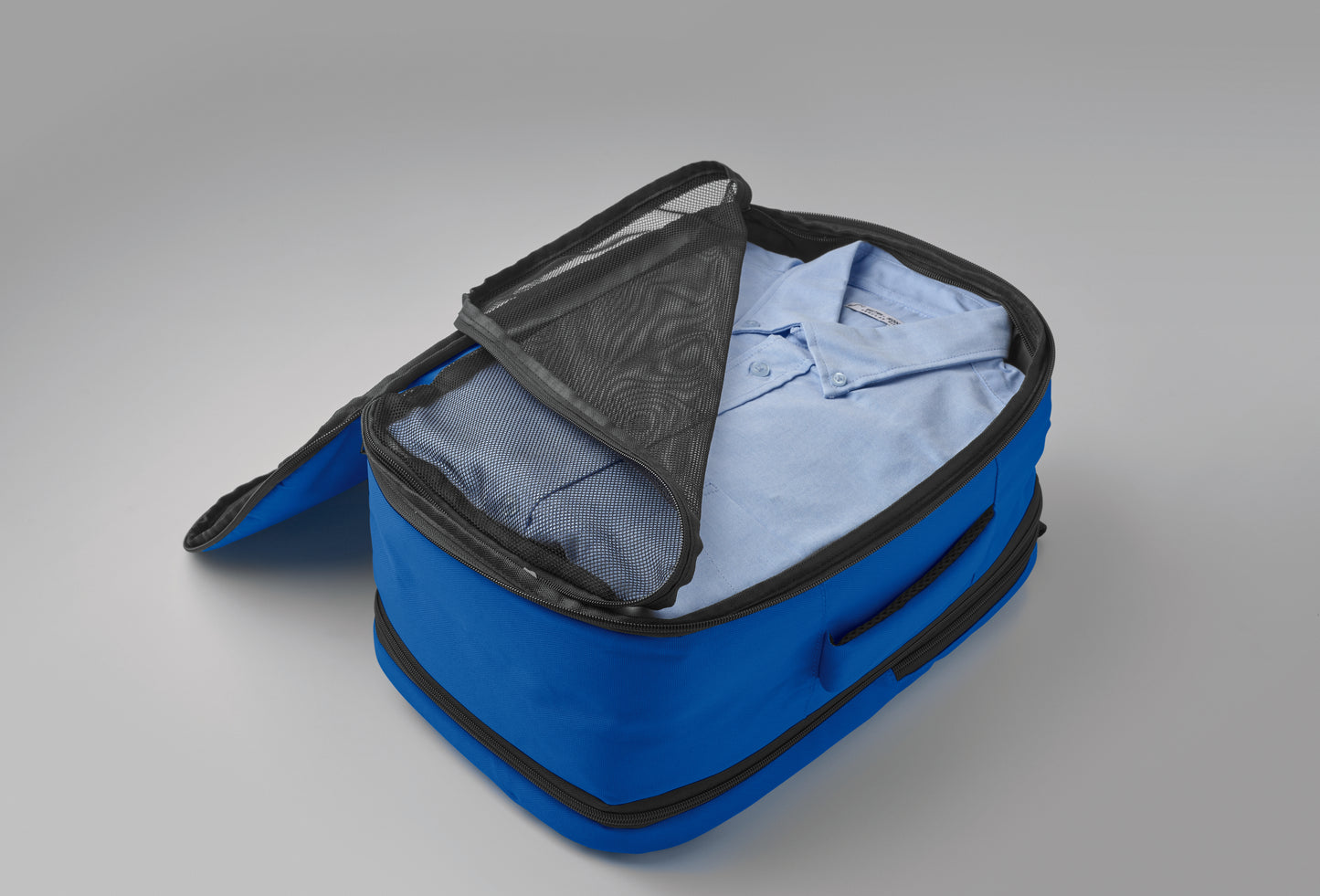 Erweiterbarer Rucksack in Kabinengröße aus 600D RPET-Polyester. 180°-Öffnung. Hauptfach mit zwei Fächern