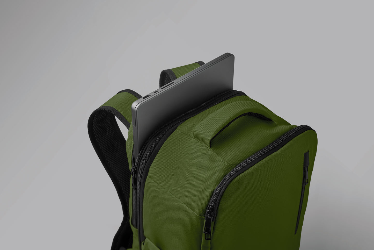 Erweiterbarer Rucksack in Kabinengröße aus 600D RPET-Polyester. 180°-Öffnung. Hauptfach mit zwei Fächern