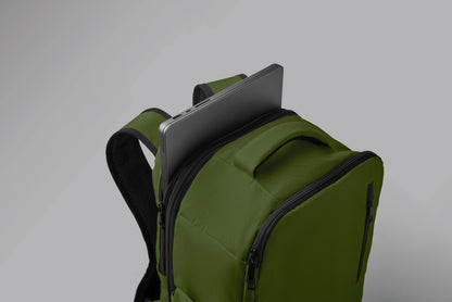 Erweiterbarer Rucksack in Kabinengröße aus 600D RPET-Polyester. 180°-Öffnung. Hauptfach mit zwei Fächern