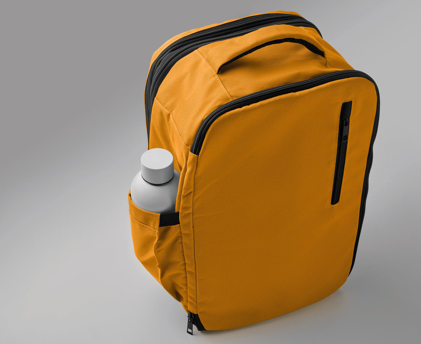 Erweiterbarer Rucksack in Kabinengröße aus 600D RPET-Polyester. 180°-Öffnung. Hauptfach mit zwei Fächern