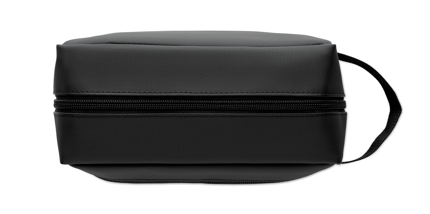 Kulturbeutel aus 600D RPET-Polyester mit Beschichtung aus PU und 210D RPET-Futter. Fronttasche
