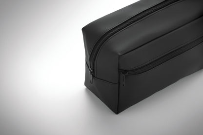 Kulturbeutel aus 600D RPET-Polyester mit Beschichtung aus PU und 210D RPET-Futter. Fronttasche