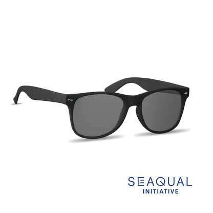 Sonnenbrille aus SEAQUAL® PP mit Gläsern aus PC- und AC. UV400-Schutz. Die