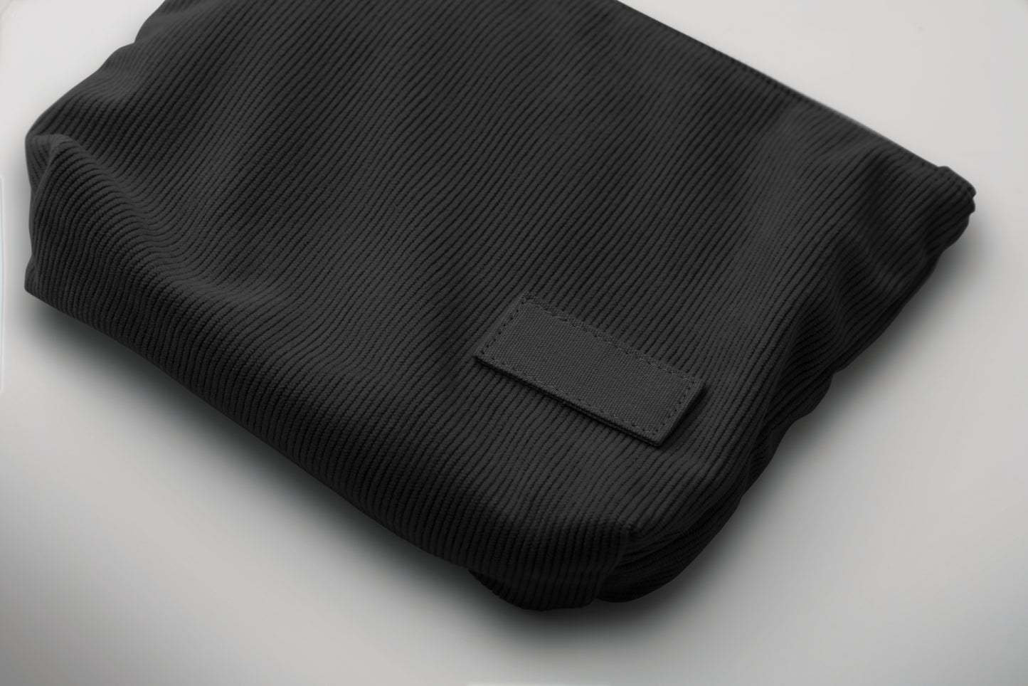 Kosmetiktasche aus Kord-Polyester mit Polyesterfutter. 220 g/m².