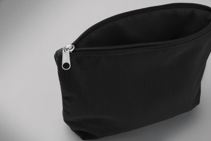 Kosmetiktasche aus Kord-Polyester mit Polyesterfutter. 220 g/m².
