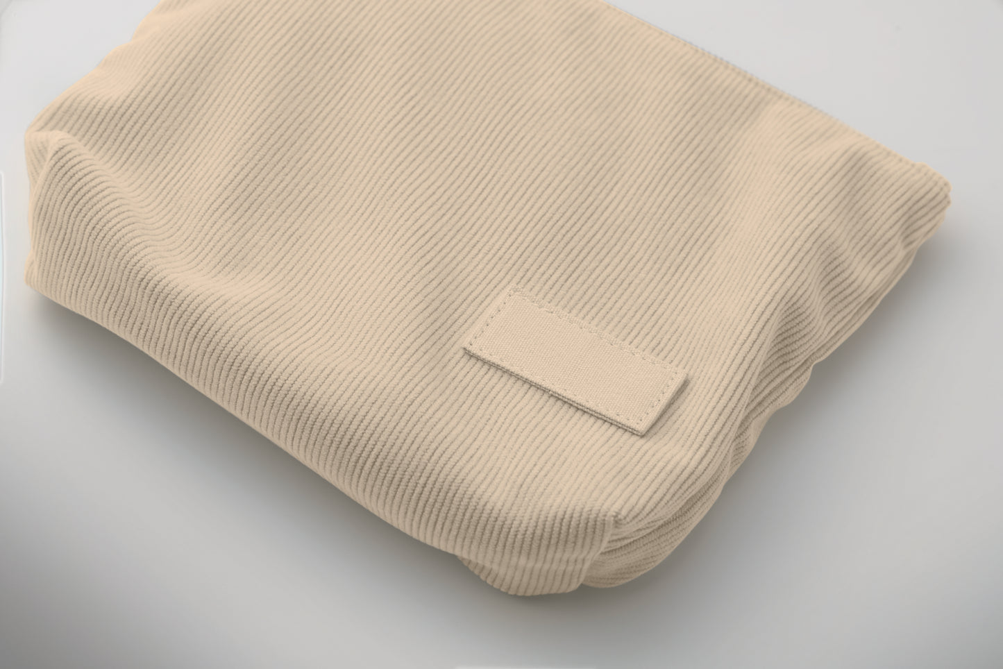 Kosmetiktasche aus Kord-Polyester mit Polyesterfutter. 220 g/m².