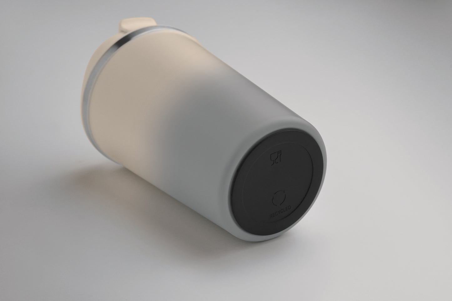 Doppelwandiger Trinkbecher aus recyceltem Edelstahl (90 % recycelter Edelstahl und 10 %