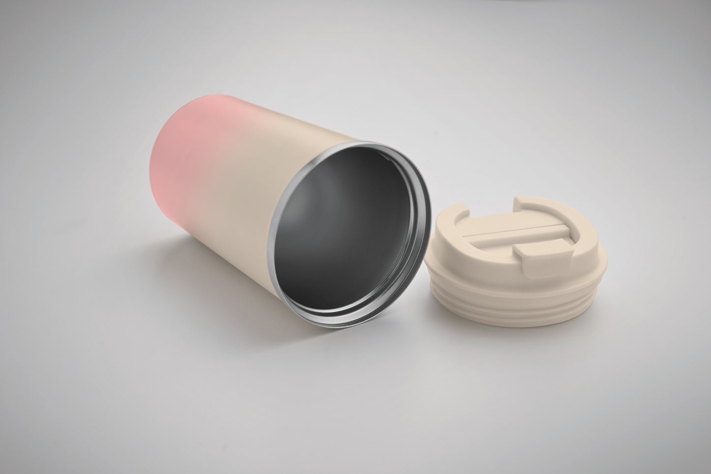 Doppelwandiger Trinkbecher aus recyceltem Edelstahl (90 % recycelter Edelstahl und 10 %
