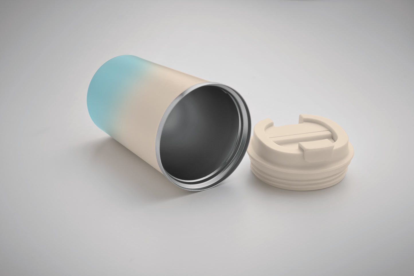 Doppelwandiger Trinkbecher aus recyceltem Edelstahl (90 % recycelter Edelstahl und 10 %