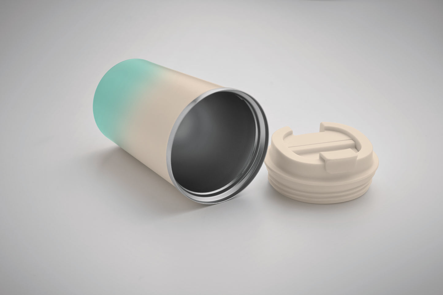 Doppelwandiger Trinkbecher aus recyceltem Edelstahl (90 % recycelter Edelstahl und 10 %