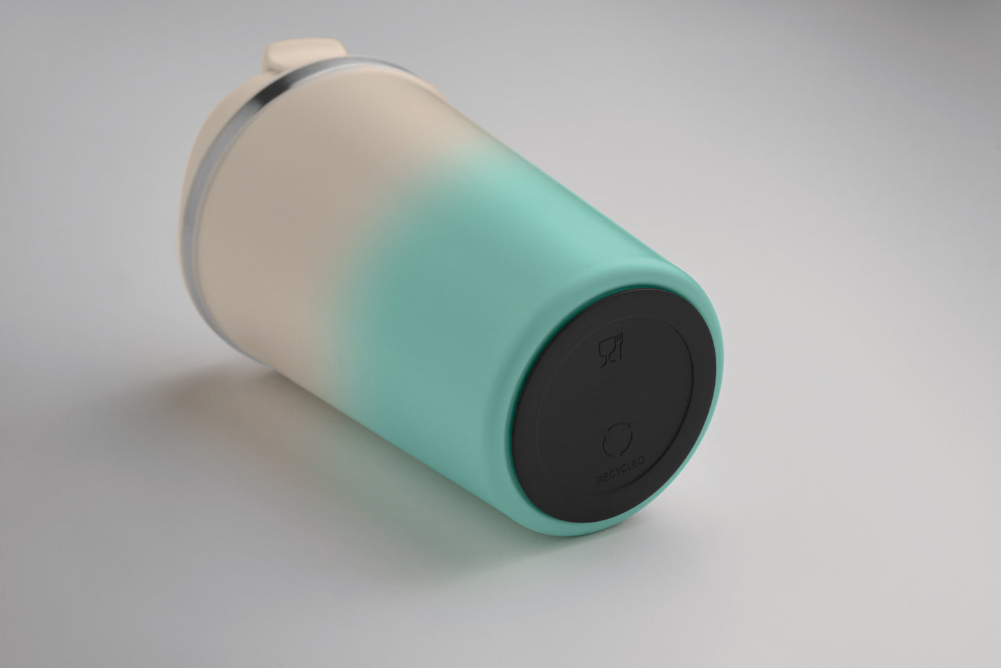 Doppelwandiger Trinkbecher aus recyceltem Edelstahl (90 % recycelter Edelstahl und 10 %
