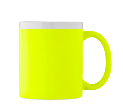 Kaffeebecher aus Keramik mit matter Oberfläche. Weiße Innenseite/Rand. Füllmenge: 300 ml. Verpackt