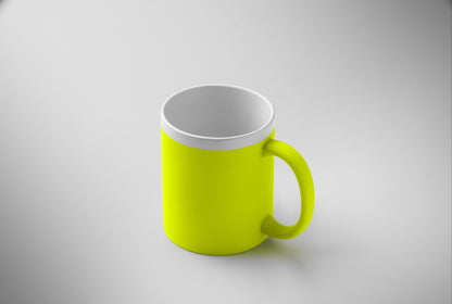 Kaffeebecher aus Keramik mit matter Oberfläche. Weiße Innenseite/Rand. Füllmenge: 300 ml. Verpackt