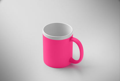 Kaffeebecher aus Keramik mit matter Oberfläche. Weiße Innenseite/Rand. Füllmenge: 300 ml. Verpackt