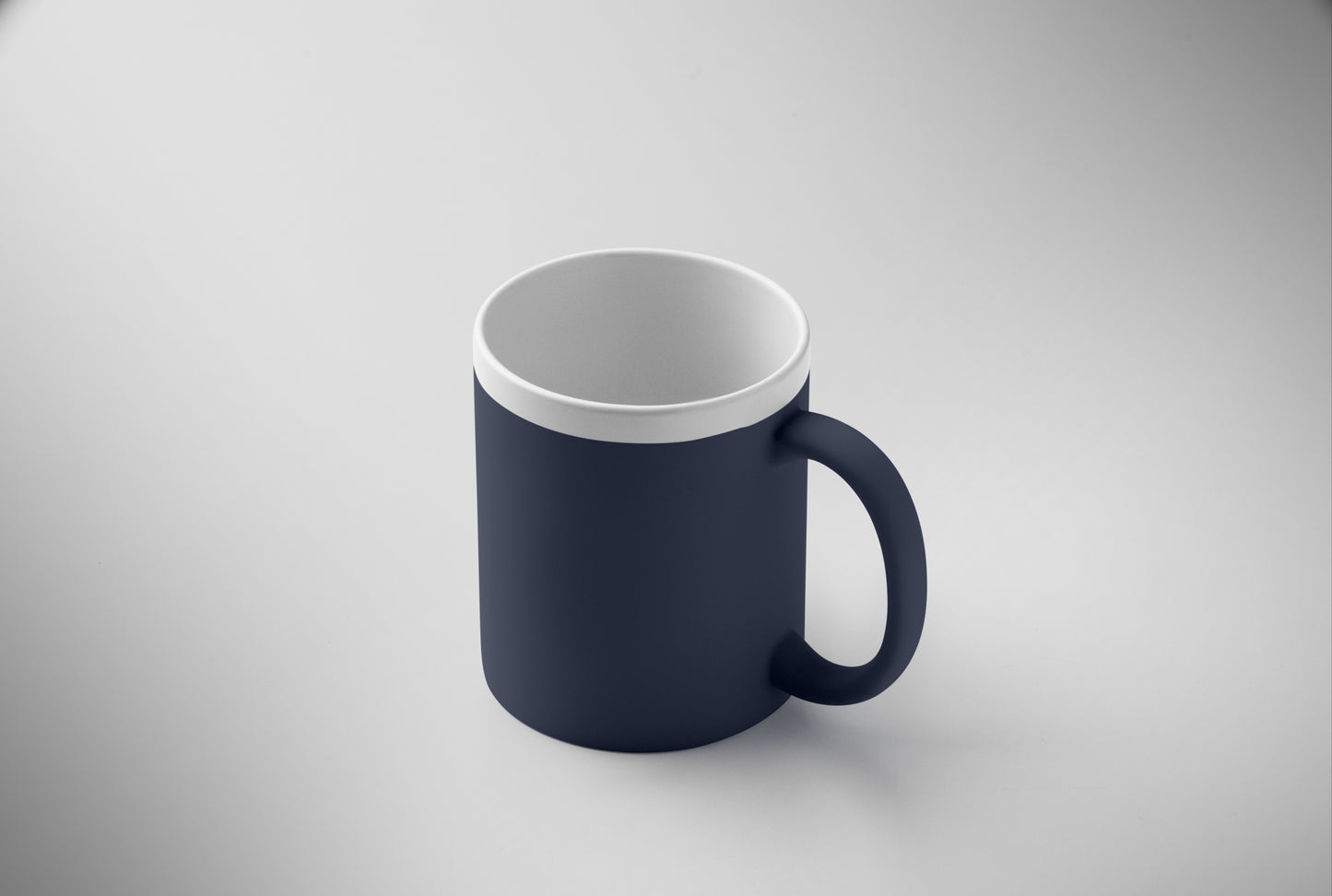 Kaffeebecher aus Keramik mit matter Oberfläche. Weiße Innenseite/Rand. Füllmenge: 300 ml. Verpackt