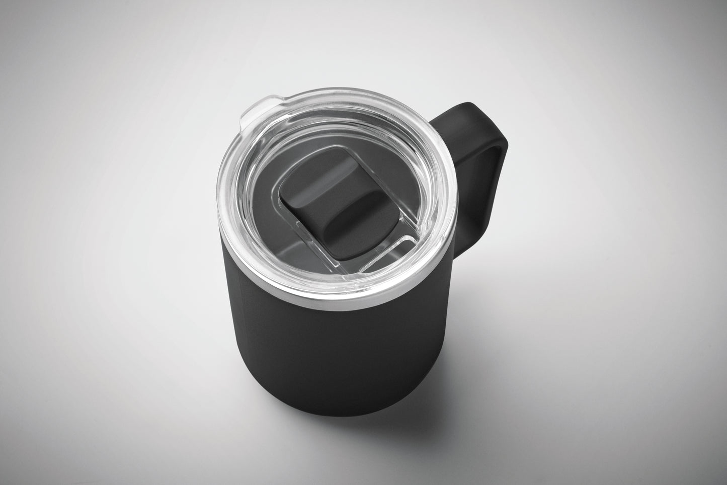 Doppelwandiger Becher. Innenseite aus 90 % recyceltem Edelstahl und 10 % Edelstahl
