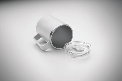 Doppelwandiger Becher. Innenseite aus 90 % recyceltem Edelstahl und 10 % Edelstahl