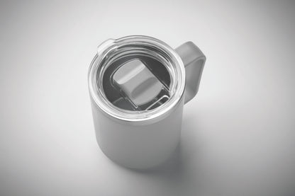 Doppelwandiger Becher. Innenseite aus 90 % recyceltem Edelstahl und 10 % Edelstahl