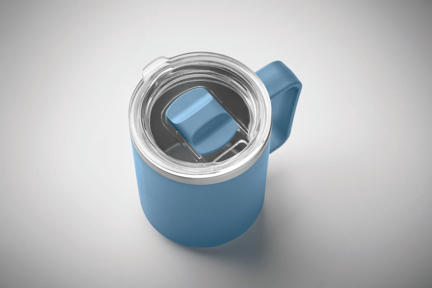 Doppelwandiger Becher. Innenseite aus 90 % recyceltem Edelstahl und 10 % Edelstahl