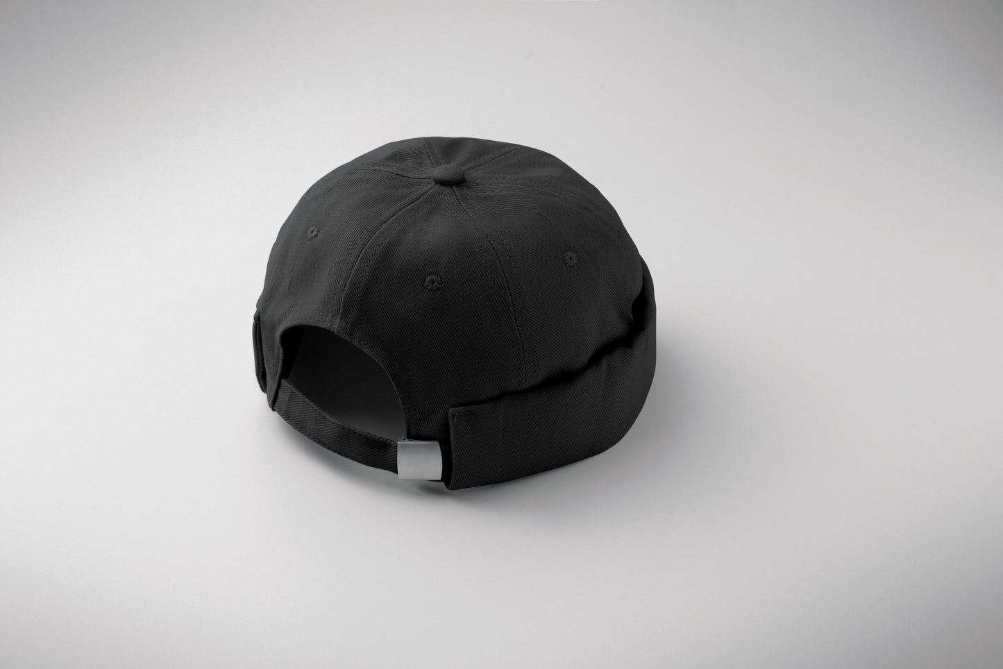 Docker Cap aus 100% schwerer gebürsteter Baumwolle 260g/m² Mesh und Metallschnalle.