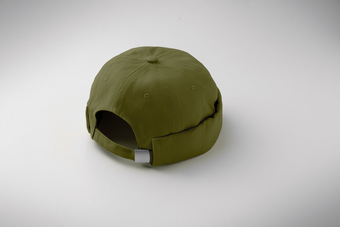 Docker Cap aus 100% schwerer gebürsteter Baumwolle 260g/m² Mesh und Metallschnalle.