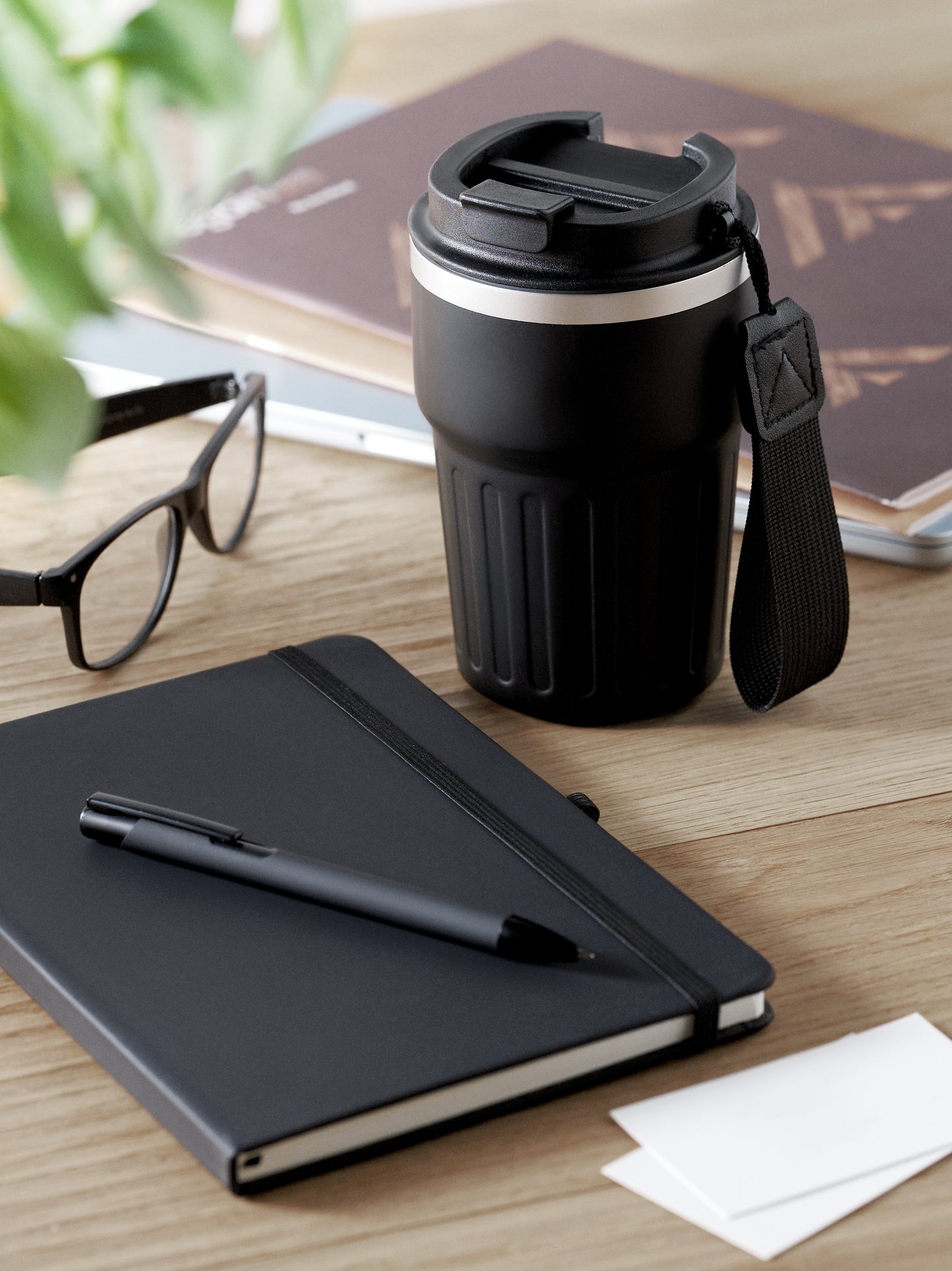 3-teiliges Geschenkset: DIN A5 Notizbuch Kugelschreiber aus recyceltem Aluminium doppelwandiger Becher aus