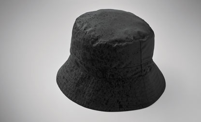 Wasserabweisender Fisherman-Hat inkl. Beutel aus gleichem Material und ABS-Karabiner. Polyester 64 g/m².