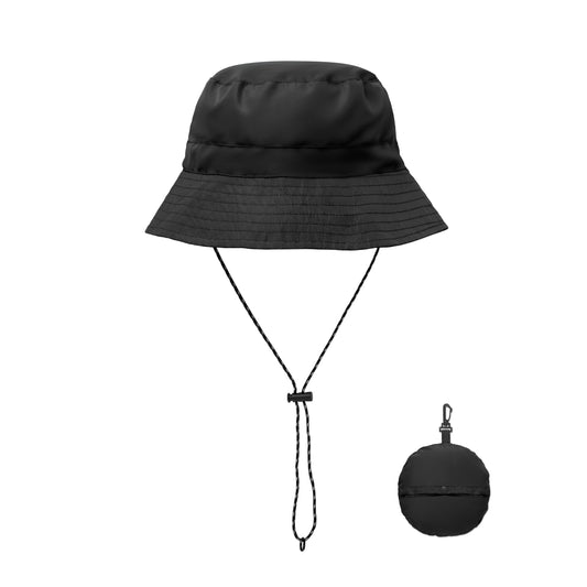 Wasserabweisender Fisherman-Hat inkl. Beutel aus gleichem Material und ABS-Karabiner. Polyester 64 g/m².