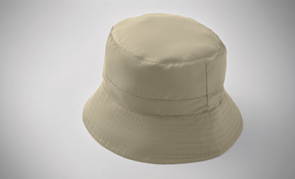 Wasserabweisender Fisherman-Hat inkl. Beutel aus gleichem Material und ABS-Karabiner. Polyester 64 g/m².