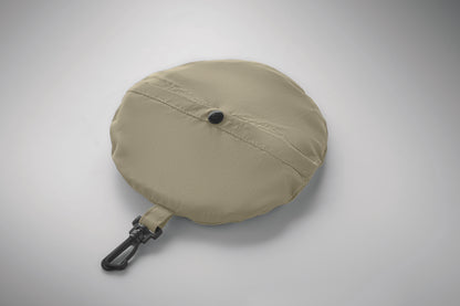Wasserabweisender Fisherman-Hat inkl. Beutel aus gleichem Material und ABS-Karabiner. Polyester 64 g/m².